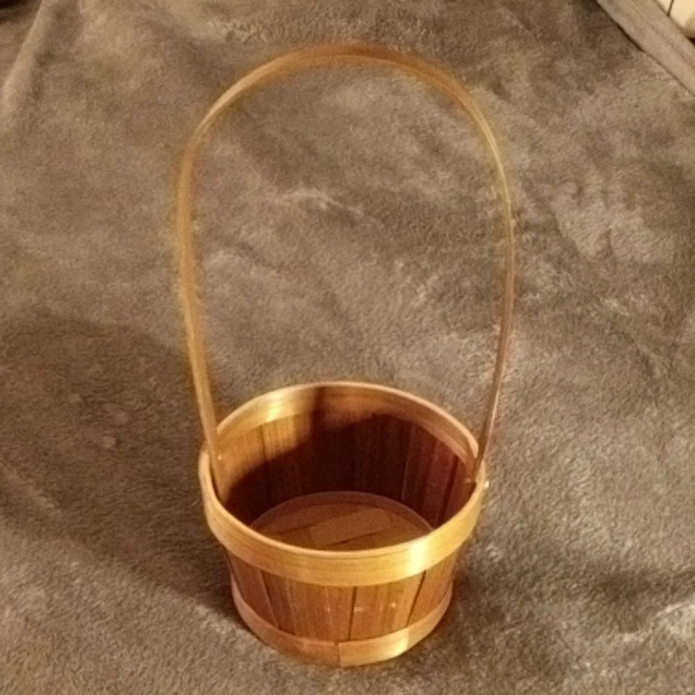 SMALL BASKET WITH HANDLE